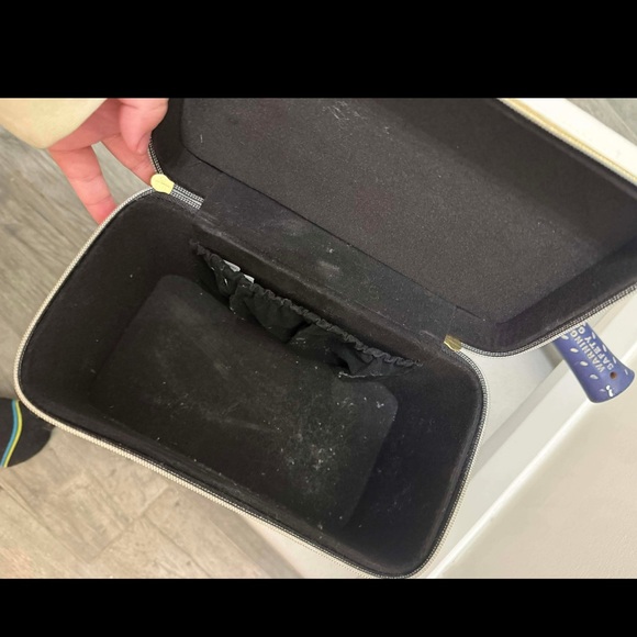 Elegant White Makeup or Travel Bag - Picture 6 of 6